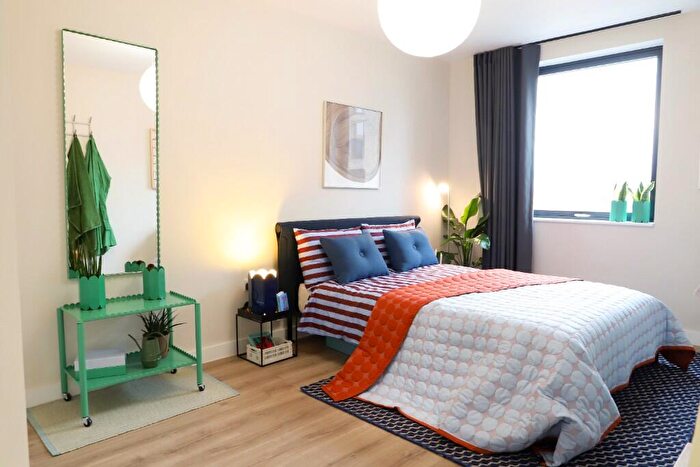 2 Bedroom Town House To Rent In King Street, Bolton, Greater Manchester, BL4