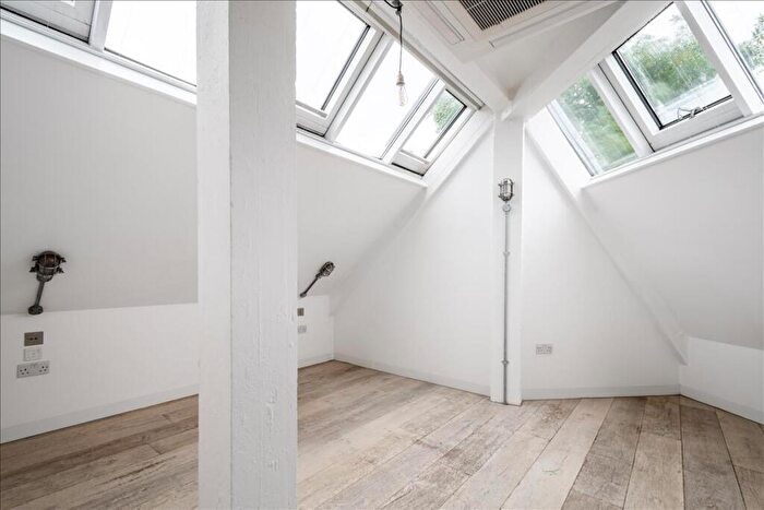3 Bedroom Apartment For Sale In Temple Works, Hackney, E8 - Photo 12