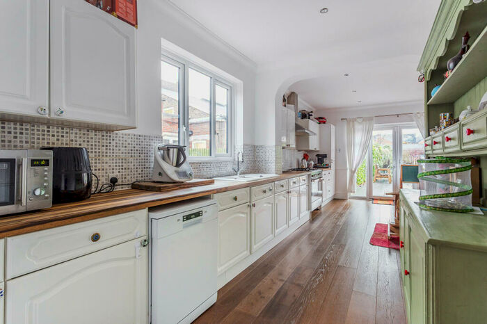 5 Bedroom Semi-Detached House To Rent In Ruskin Drive, Worcester Park, KT4