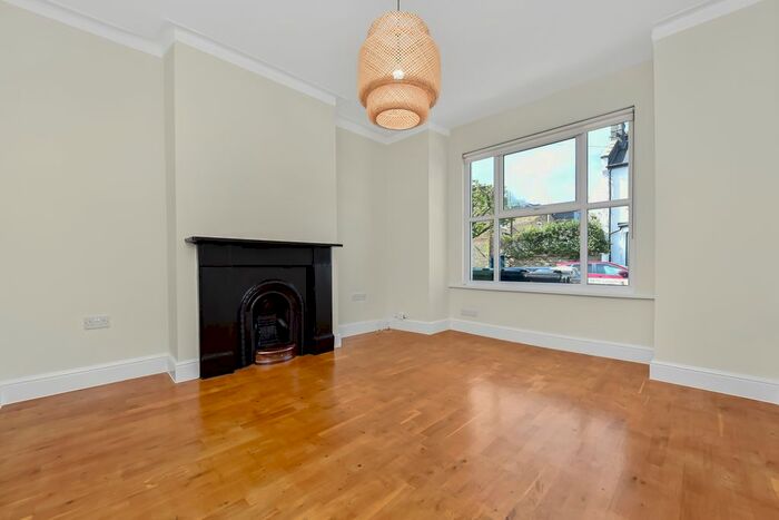 1 Bedroom Flat To Rent In Kinnoul Road, Fulham, W6