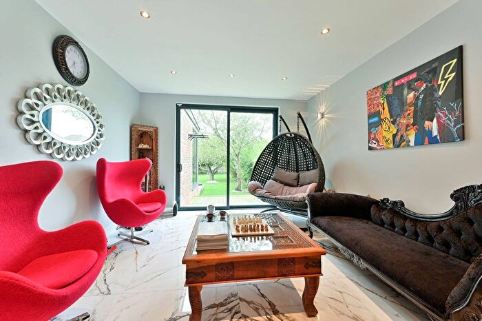 6 Bedroom Semi-Detached House For Sale In Holland Avenue, Wimbledon Common, London, SW20