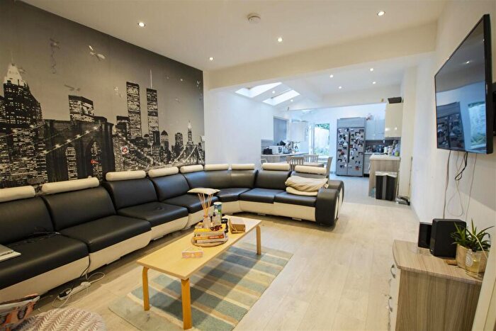 6 Bedroom House To Rent In Tiverton Road, Birmingham, West Midlands, B29