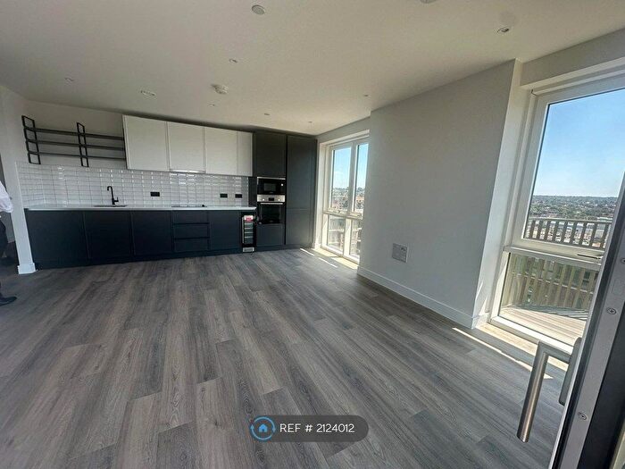 2 Bedroom Flat To Rent In Cairncross House, London, SE3