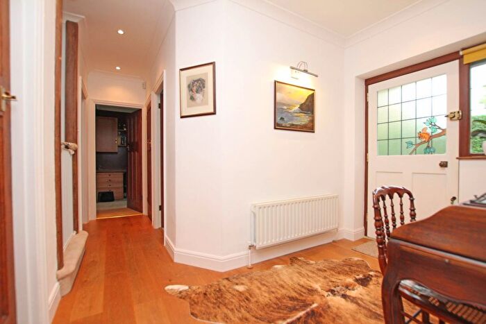 4 Bedroom Detached House For Sale In The Close, Off Huggetts Lane, Eastbourne, BN22