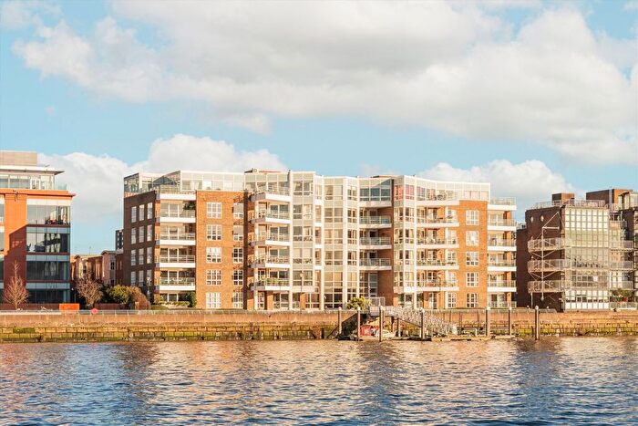 2 Bedroom Flat For Sale In Manbre Road, Hammersmith, W6