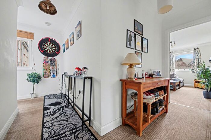 2 Bedroom Flat For Sale In Vespasian Road, Southampton, SO18