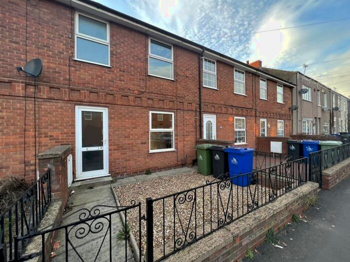 3 Bedroom Terraced House To Rent In Heneage Road, Grimsby, DN32