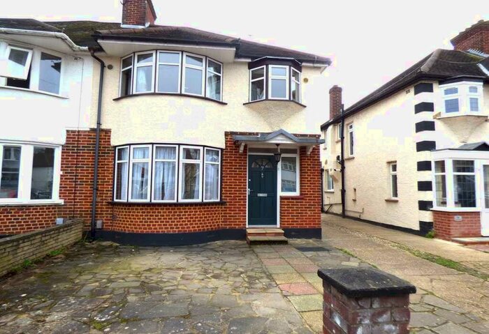 3 Bedroom Semi-Detached House To Rent In Ewell, KT19