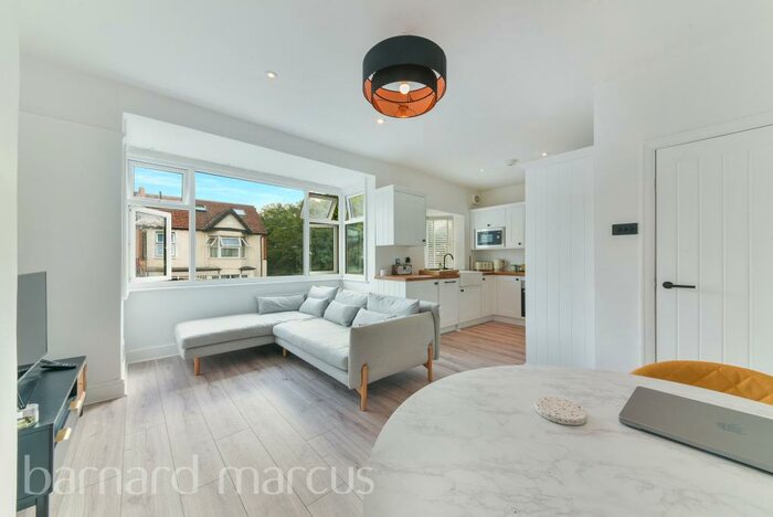 2 Bedroom Apartment To Rent In Whitford Gardens, Mitcham, CR4