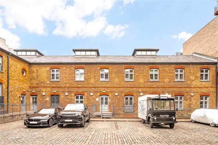 2 Bedroom Flat For Sale In Paisley Court, Clyde Square, London, E14