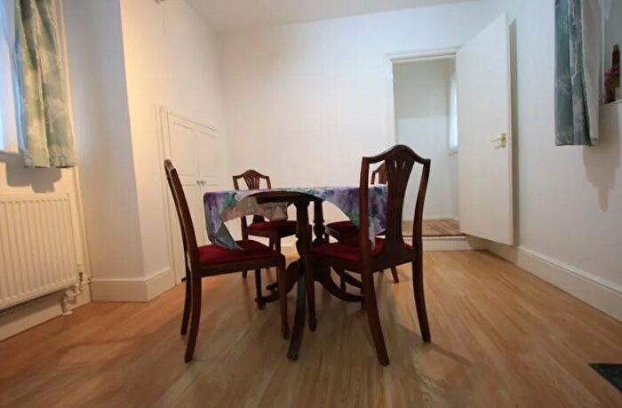 2 Bedroom Flat To Rent In Brighton Road, South Croydon, CR2