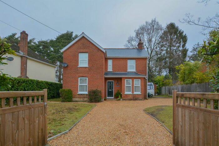 3 Bedroom Detached House To Rent In The Avenue, West Moors, Ferndown, BH22