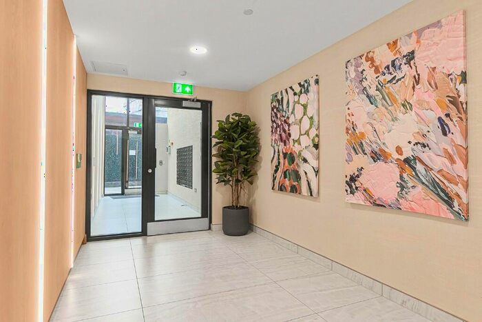 2 Bedroom Apartment For Sale In Water's Edge Court, Yeo Street, London, E3