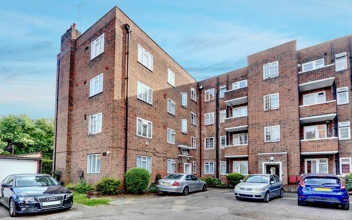 2 Bedroom Flat To Rent In Thurlby Close, Harrow-On-The-Hill, Harrow, HA1