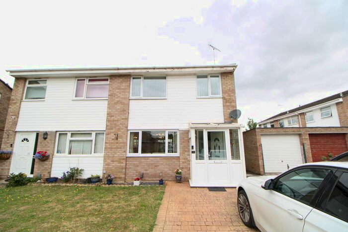 3 Bedroom Semi-Detached House To Rent In Guildford Road, Colchester, CO1