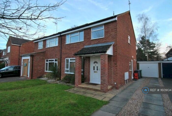 3 Bedroom Semi-Detached House To Rent In Wincote Close, Kenilworth, CV8