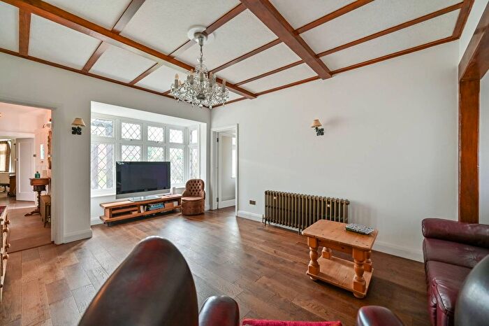 4 Bedroom Detached House For Sale In Lynton Road, New Malden, KT3