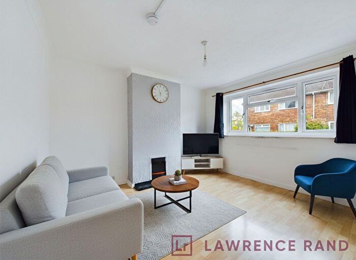 2 Bedroom Flat To Rent In Bury Avenue, Hayes, UB4