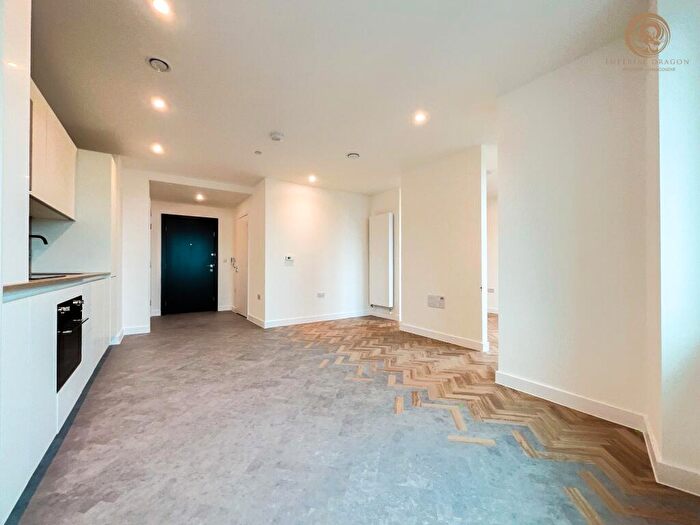 Apartment To Rent In Skyline Apartments, Makers Yard, London, E3