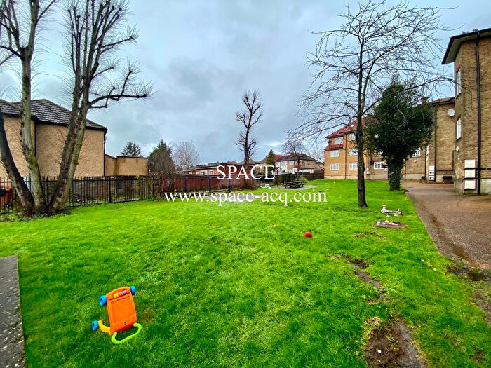 2 Bedroom Flat To Rent In B Capthorne Court, Alexandra Avenue, Harrow, HA2