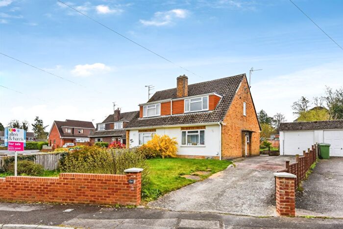 3 Bedroom Semi Detached House For Sale In Highbury Park, Warminster, BA12