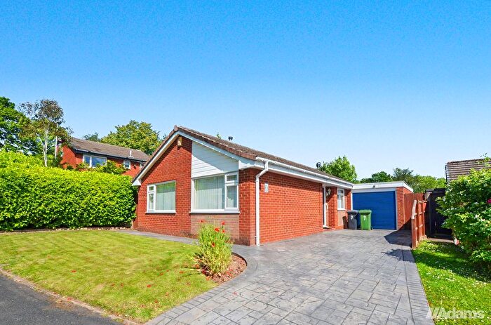 3 Bedroom Bungalow For Sale In Wisenholme Close, Beechwood, WA7
