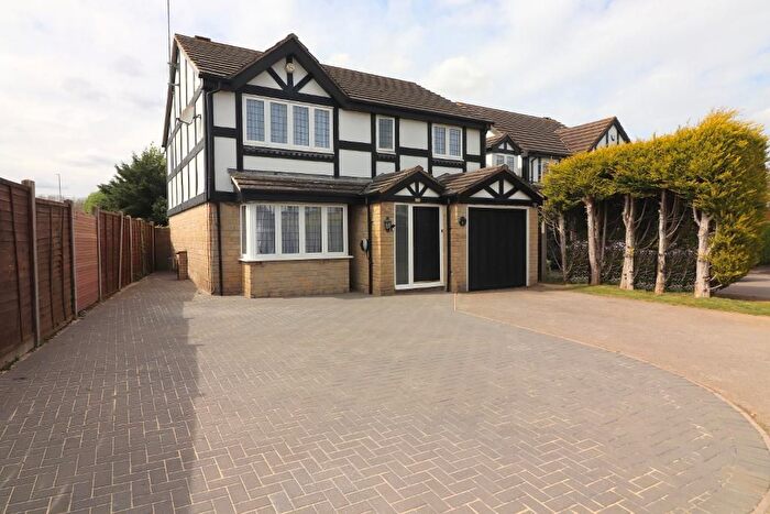 4 Bedroom Detached House For Sale In Burford Close, Luton, Bedfordshire, LU3