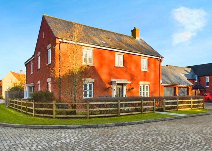 4 Bedroom Detached House For Sale In Fallows Road, Padworth, Reading, Berkshire, RG7