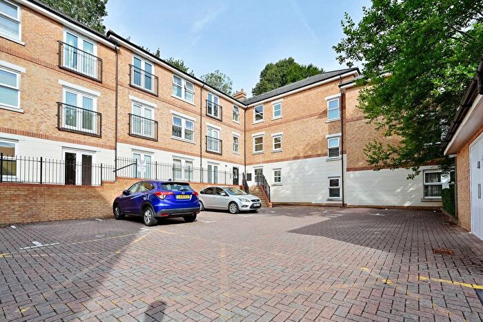 2 Bedroom Flat To Rent In Adrian Close, Boxmoor, Hemel Hempstead, HP1