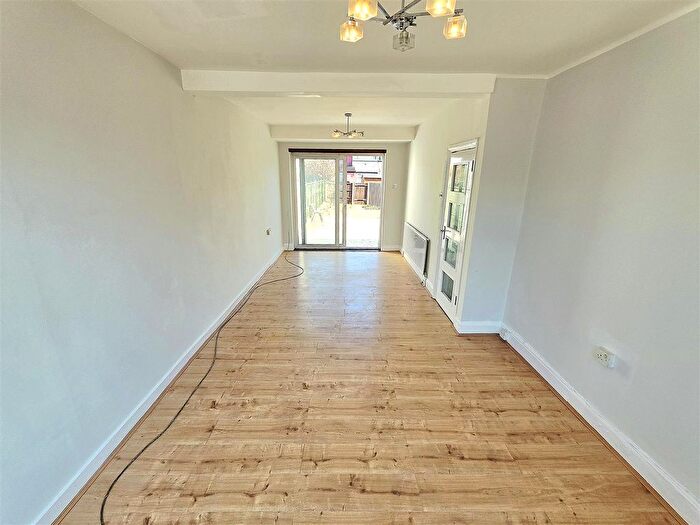 3 Bedroom Semi-Detached House To Rent In Wood End Gardens, Northolt, UB5