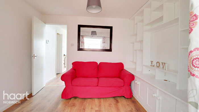 4 Bedroom Semi Detached House To Rent In Donchurch Close, Norwich, NR5