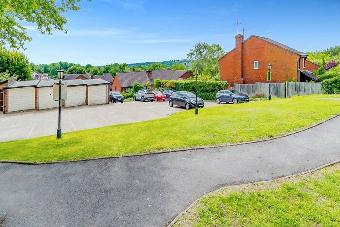 1 Bedroom Flat For Sale In Montana Close, South Croydon, CR2