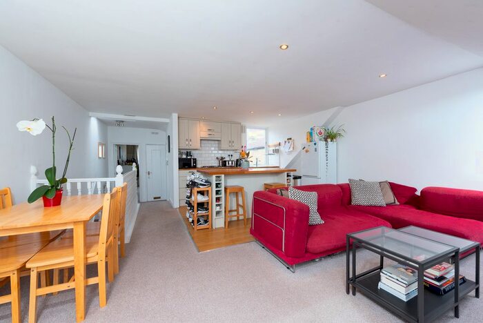 1 Bedroom Flat To Rent In Kingscourt Road, London, SW16