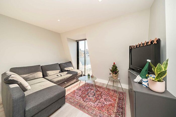 1 Bedroom Flat For Sale In Old York Road, Wandsworth, SW18