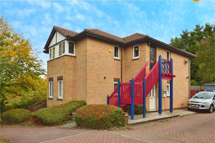1 Bedroom Maisonette For Sale In Pomander Crescent, Walnut Tree, Milton Keynes, MK7