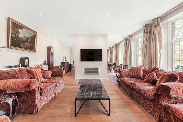 5 Bedroom Flat To Rent In The Hall, A Grove End Road, St. John's Wood, London, NW8