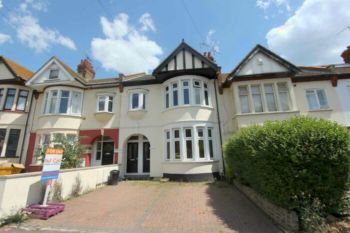 2 Bedroom Flat To Rent In Park Lane, Southend On Sea, SS1