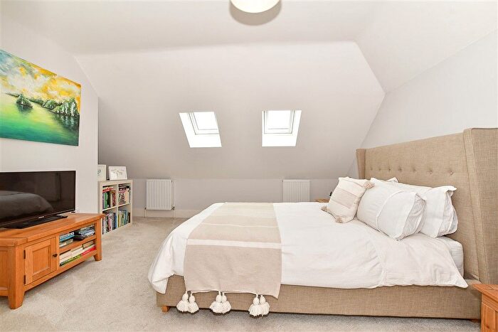 3 Bedroom Semi-Detached House For Sale In Smith Way, Headcorn, Ashford, Kent, TN27