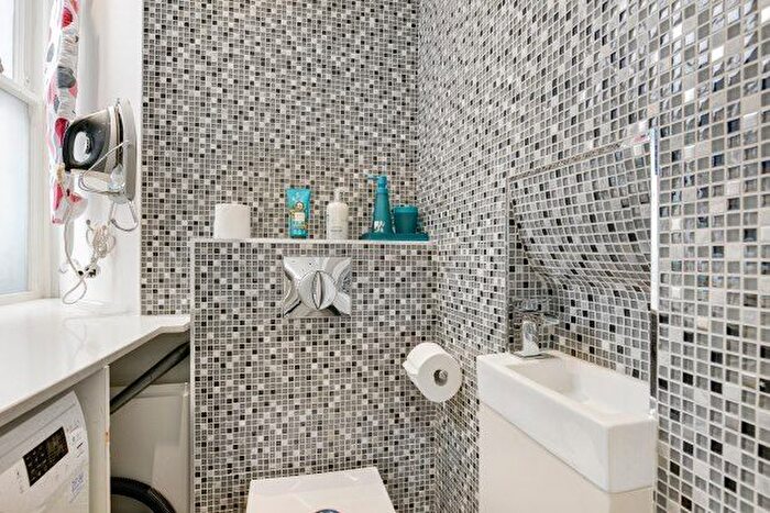 1 Bedroom Flat To Rent In Ovington Square, London, SW3