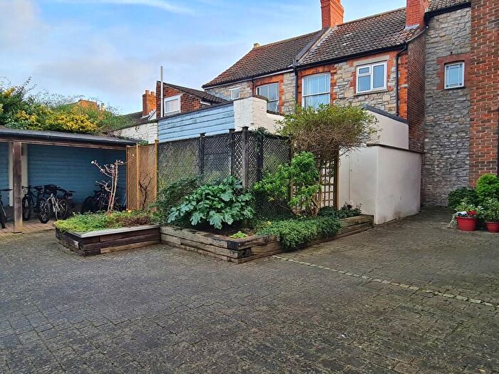 2 Bedroom Apartment For Sale In The Tanneries, Glastonbury, BA6