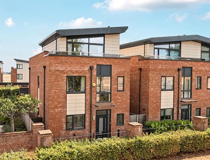 5 Bedroom Detached House For Sale In Teeton Mill Place, Newbury, RG14