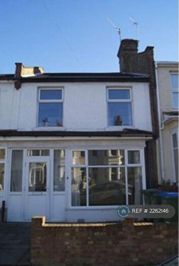 3 Bedroom Terraced House To Rent In Bostall Lane, London, SE2