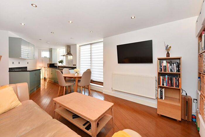 3 Bedroom Flat To Rent In Rope Street, SE16