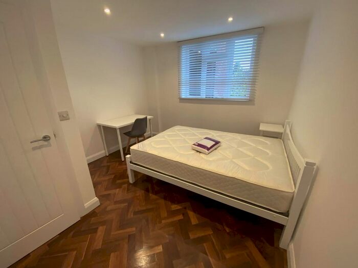 3 Bedroom Flat To Rent In Magdalen Road, St. Leonards, Exeter, EX2