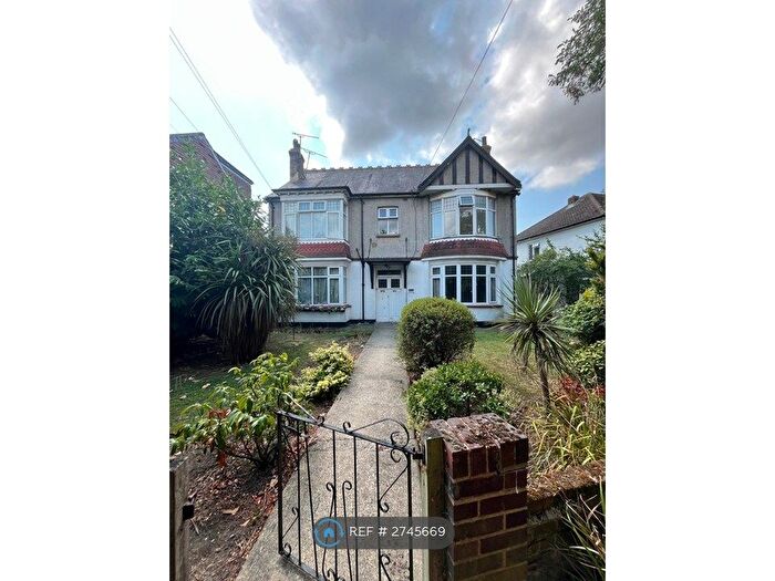 1 Bedroom Flat To Rent In London Road, Leigh-On-Sea, SS9