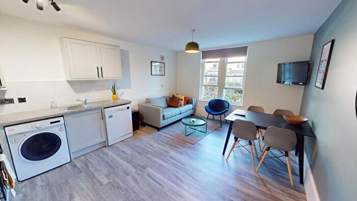 4 Bedroom Flat To Rent In , Piccadilly Place, F1