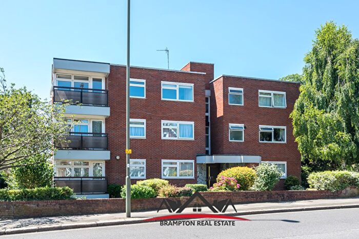 2 Bedroom Flat To Rent In Fern Court, Hendon Lane, Finchley, N3