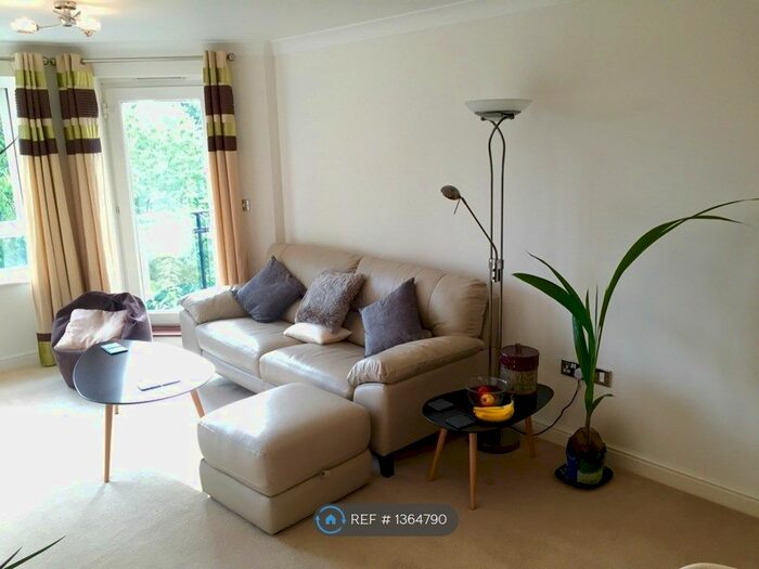 2 Bedroom Flat To Rent In Glebelands Close, London, N12