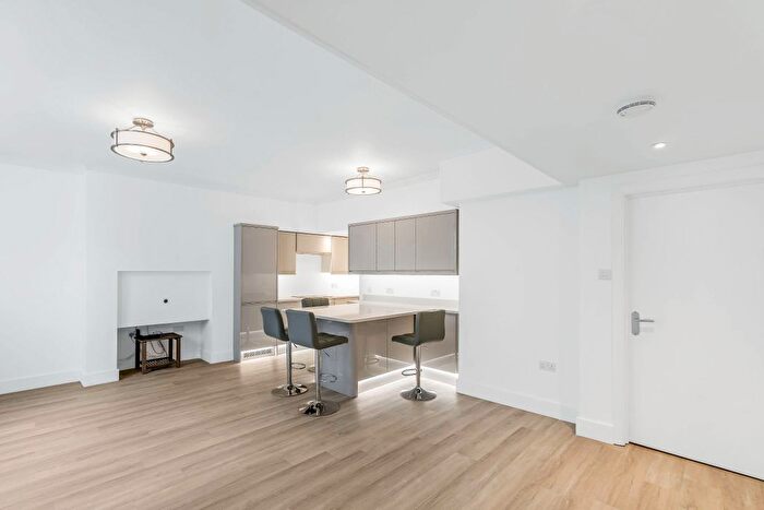 3 Bedroom Flat To Rent In Stafford Terrace, W8