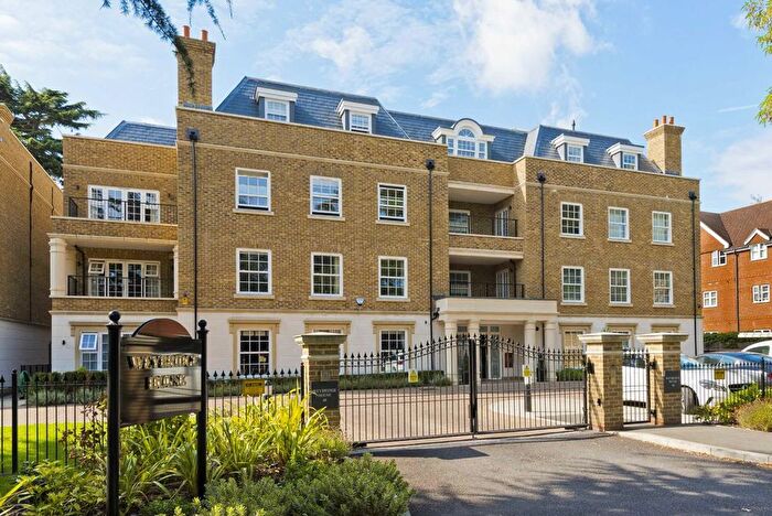 3 Bedroom Flat For Sale In Queens Road, Weybridge, KT13